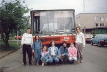 Členové K293 se svým autobusem